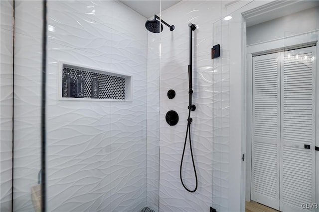 5627 Pembrook Dr, Coolbaugh Twp, PA 18466 - full bathroom featuring a stall shower and a closet