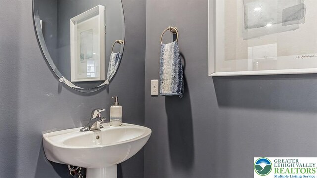 1207 Susan Cir, Upper Macungie Twp, PA 18031 - bathroom featuring a sink