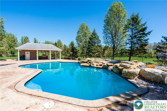 901 Meyer Rd, Bushkill Twp, PA 18064 - view of pool with fence and a patio area