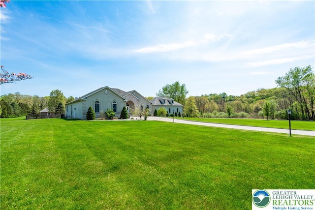 901 Meyer Rd, Bushkill Twp, PA 18064 - view of front facade featuring a front lawn and driveway