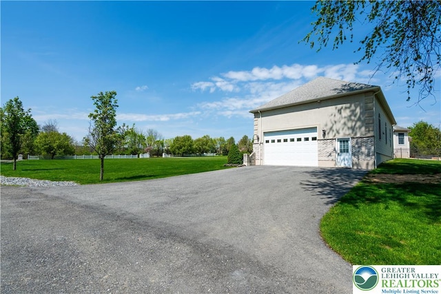 901 Meyer Rd, Bushkill Twp, PA 18064 - view of side of home with driveway, a lawn, and a garage