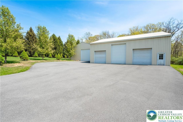 901 Meyer Rd, Bushkill Twp, PA 18064 - view of detached garage