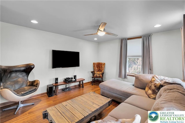 living area with recessed lighting, baseboards, ceiling fan, and wood finished floors