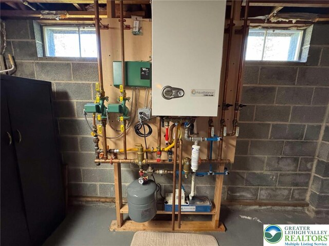 91 Alpine Dr, Jim Thorpe Boro, PA 18229 - utility room with water heater