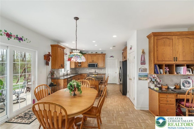 dining room with recessed lighting and baseboards