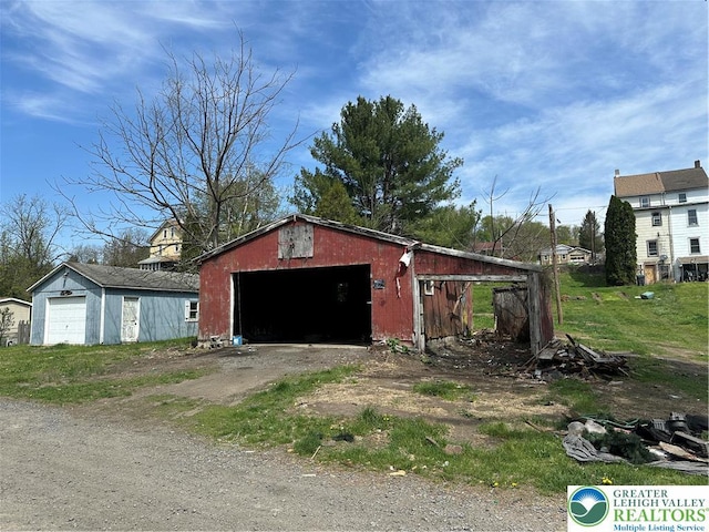 view of detached garage