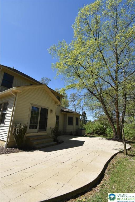 view of front of home featuring a patio