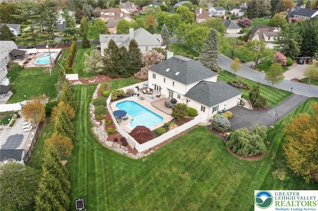 bird's eye view with a residential view