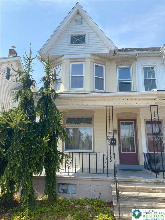 townhome / multi-family property featuring covered porch
