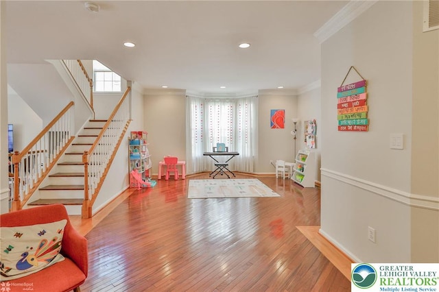 rec room with crown molding, hardwood / wood-style flooring, baseboards, and recessed lighting