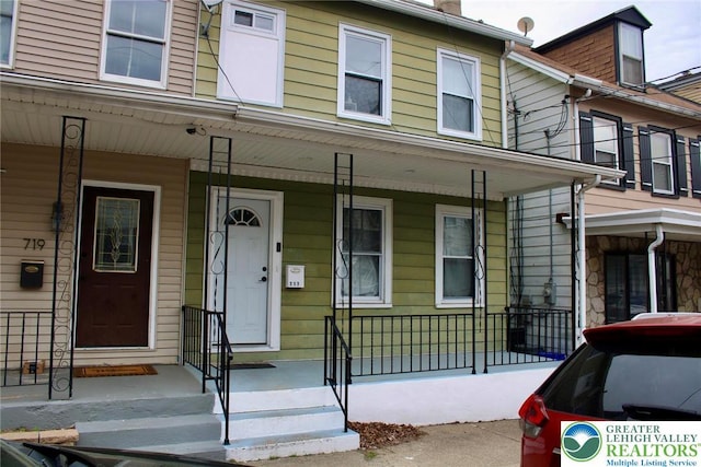 view of front facade featuring covered porch