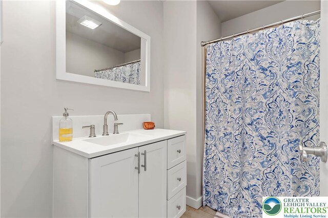 full bathroom featuring vanity and a shower with shower curtain