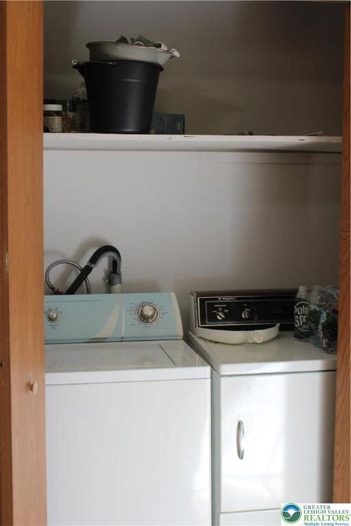 95 Piney Woods Dr, Penn Forest Township, PA 18229 - laundry area with laundry area and washing machine and clothes dryer