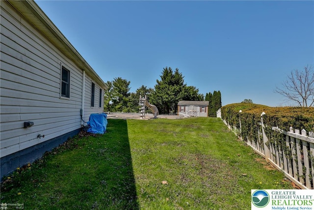 3 Dusty Rd, Palmer Twp, PA 18045 - view of yard featuring fence and an outdoor structure