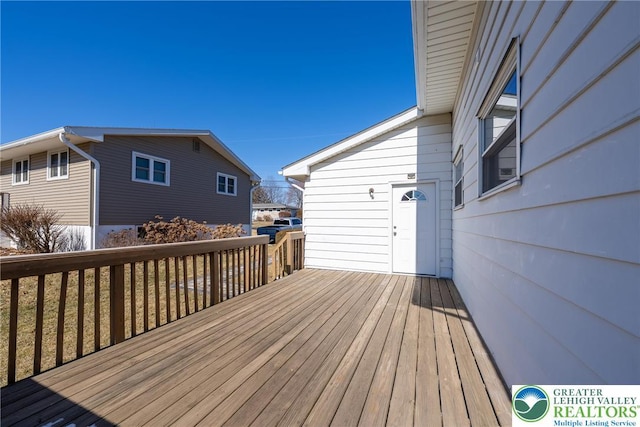 3040 Keystone St, Bethlehem Twp, PA 18020 - view of wooden deck