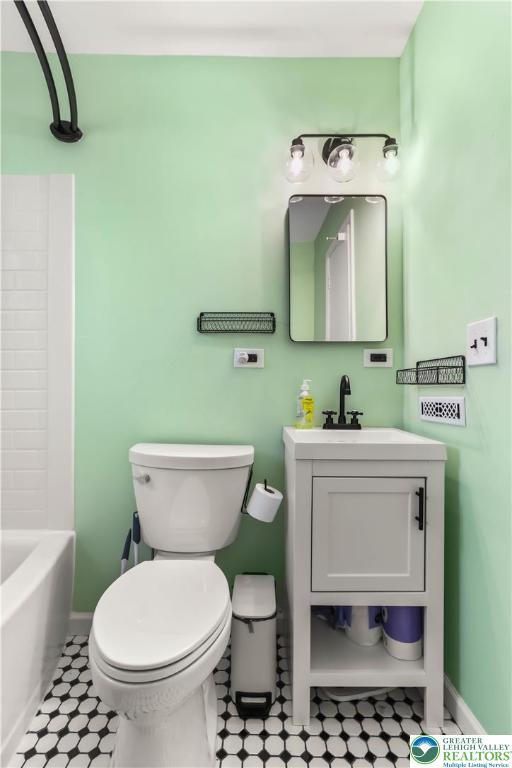 full bathroom featuring vanity, baseboards, and toilet