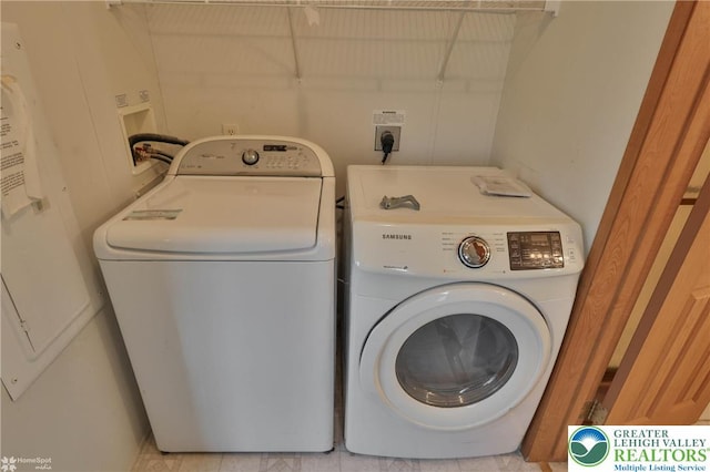 washroom with laundry area and washer and clothes dryer