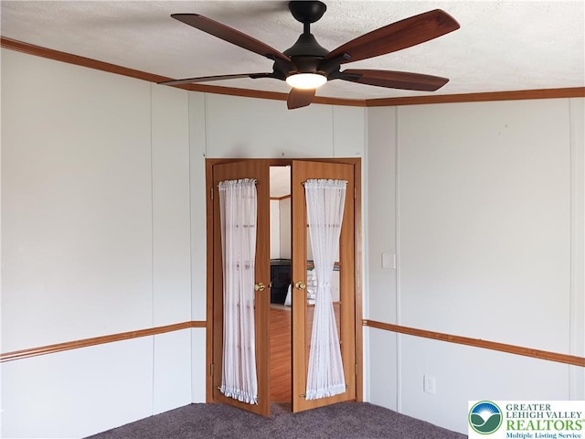 unfurnished room with carpet flooring, ceiling fan, and crown molding
