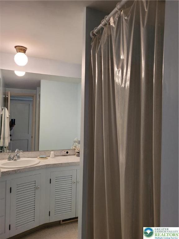 full bathroom featuring vanity