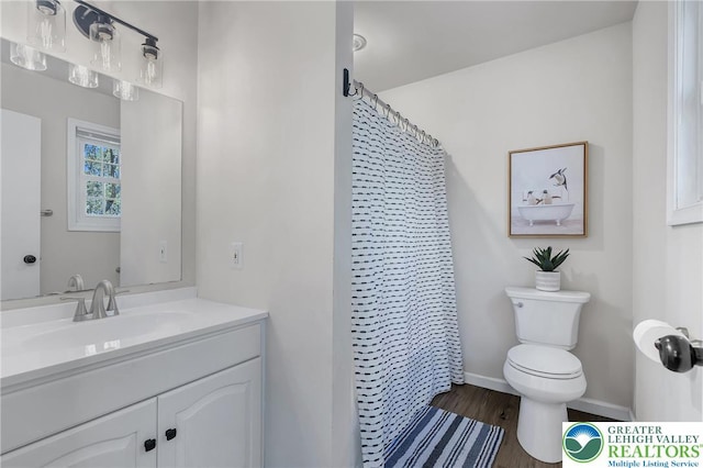 511 Lakeside Dr, Stroud Twp, PA 18301 - bathroom featuring vanity, wood finished floors, curtained shower, toilet, and baseboards