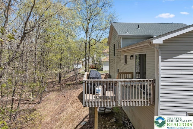 511 Lakeside Dr, Stroud Twp, PA 18301 - view of wooden terrace