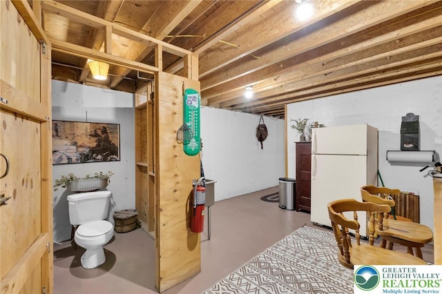 basement featuring freestanding refrigerator