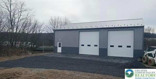 view of detached garage