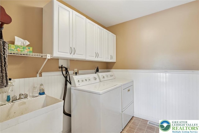 2735 Limeport Rd, Milford Twp, PA 18951 - laundry area featuring washer and dryer, a sink, cabinet space, visible vents, and wainscoting