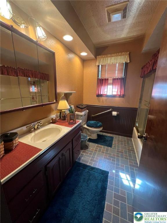 3426 Wilson Ave, South Whitehall Twp, PA 18069 - full bath with toilet, vanity, a textured ceiling, recessed lighting, and tile patterned floors