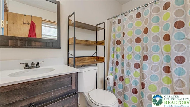 838 Cayuga Way, Stroud Twp, PA 18360 - full bath with vanity and curtained shower