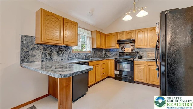 838 Cayuga Way, Stroud Twp, PA 18360 - kitchen featuring black appliances, under cabinet range hood, lofted ceiling, decorative backsplash, and a peninsula