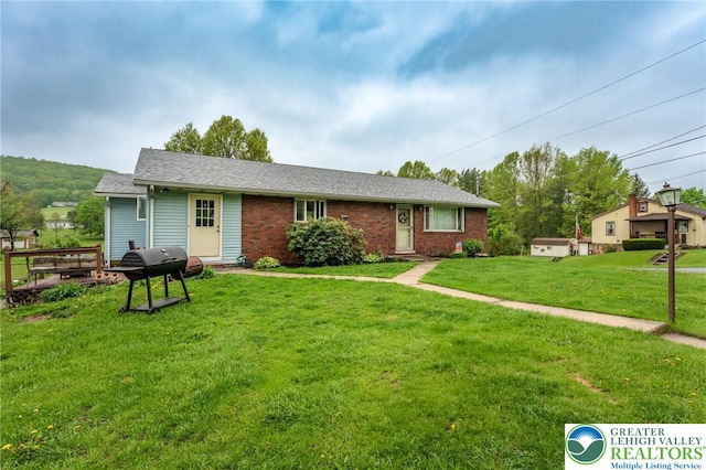 1804 Long Run Rd, Pa, PA 17972 - ranch-style house with a front lawn and brick siding