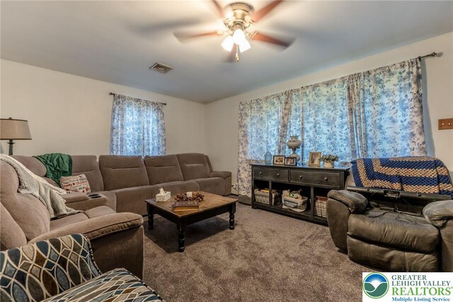 1804 Long Run Rd, Pa, PA 17972 - carpeted living area featuring ceiling fan and visible vents