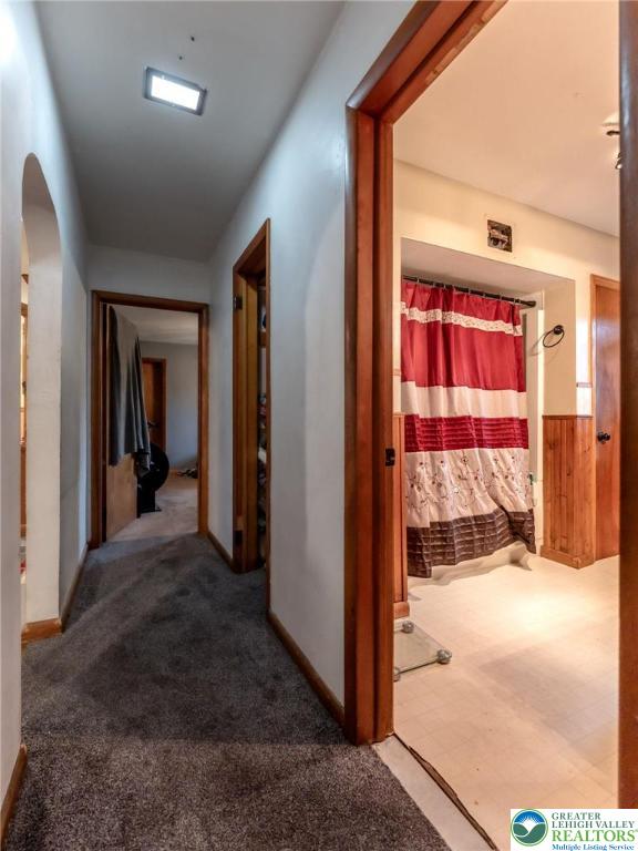1804 Long Run Rd, Pa, PA 17972 - hall with arched walkways, baseboards, and carpet