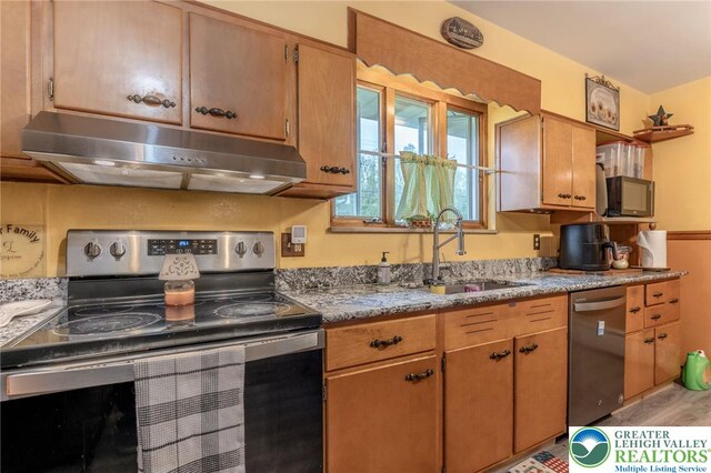 1804 Long Run Rd, Pa, PA 17972 - kitchen with light countertops, a sink, stainless steel electric range, under cabinet range hood, and dishwasher