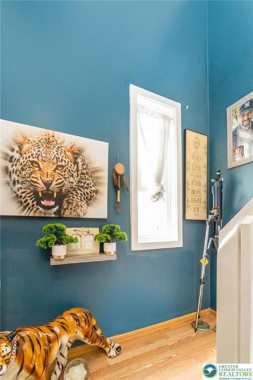 1231 Kensington Dr, Stroud Twp, PA 18301 - interior space featuring baseboards and wood finished floors
