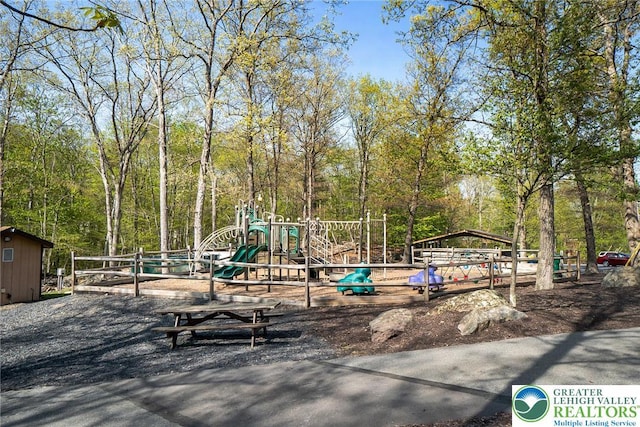 1231 Kensington Dr, Stroud Twp, PA 18301 - view of community play area