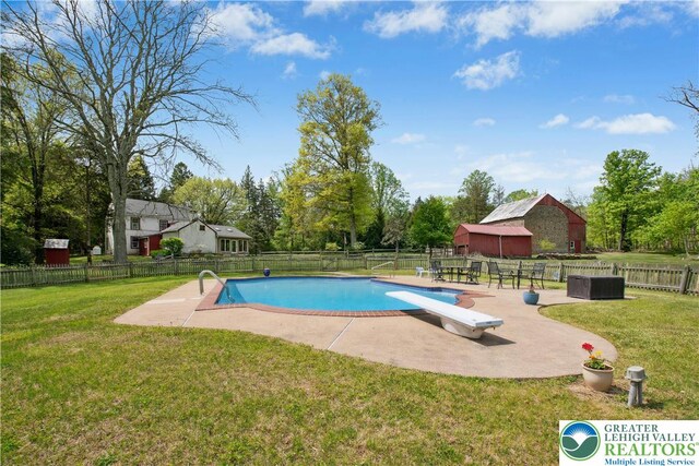 8043 Richlandtown Rd, East Rockhill Twp, PA 18951 - view of swimming pool featuring a patio area and a diving board