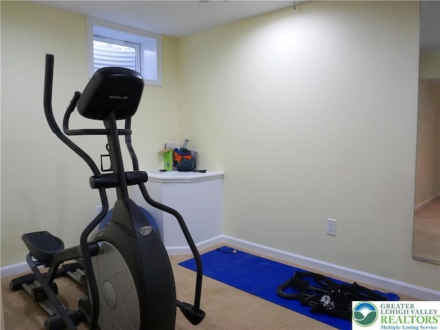 exercise room featuring carpet flooring and baseboards