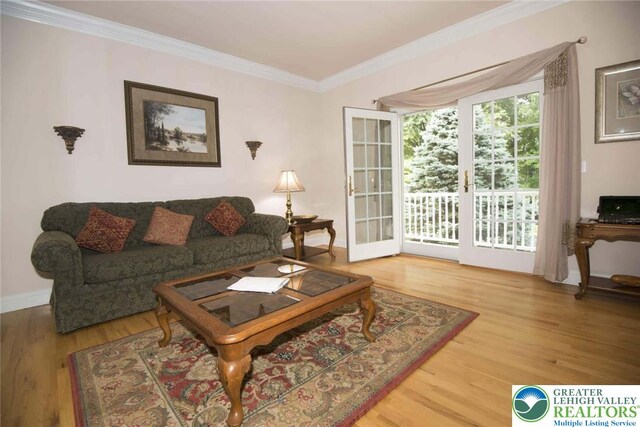 2690 Greens Dr, Lower Saucon Twp, PA 18055 - living area with crown molding, wood finished floors, and baseboards