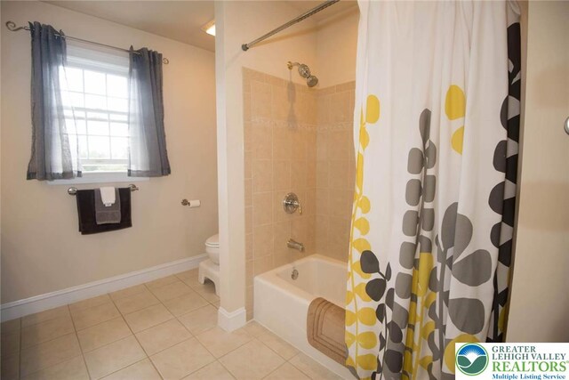2690 Greens Dr, Lower Saucon Twp, PA 18055 - full bathroom featuring tile patterned floors, baseboards, toilet, and shower / bath combo with shower curtain