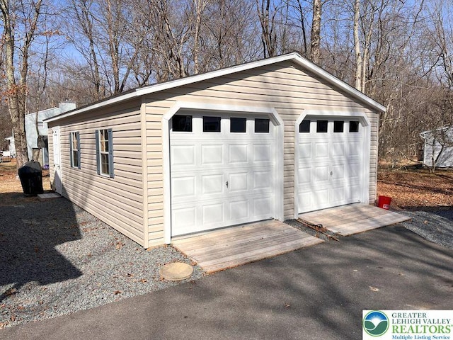 view of detached garage