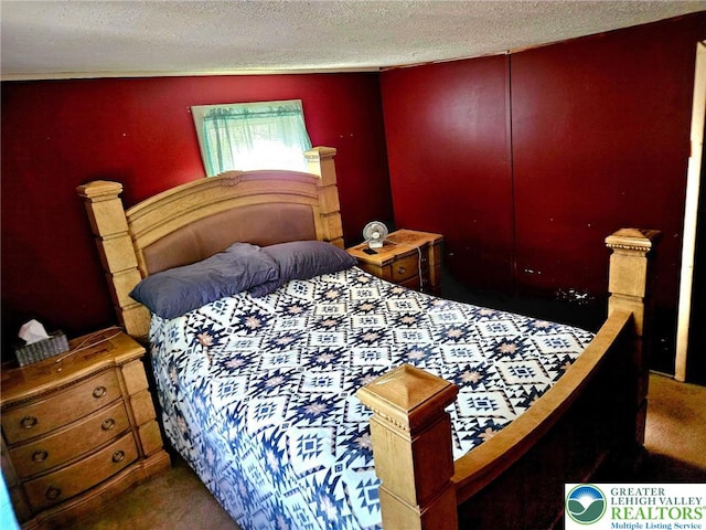 999 Glass St, Pen Argyl Borough, PA 18072 - bedroom featuring a textured ceiling