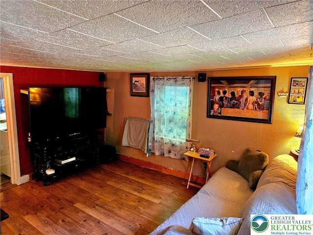 999 Glass St, Pen Argyl Borough, PA 18072 - living room with wood finished floors and baseboards