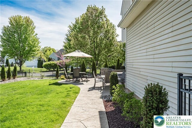 view of yard with a patio
