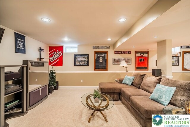 carpeted living area featuring recessed lighting and baseboards
