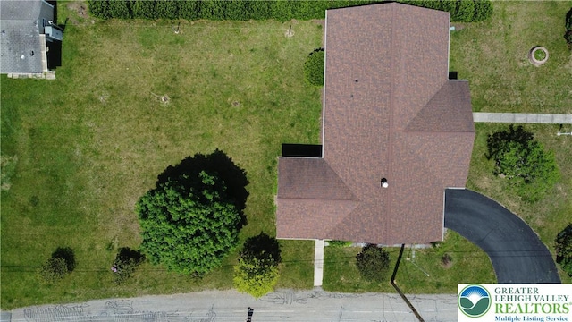 aerial view of property and surrounding area