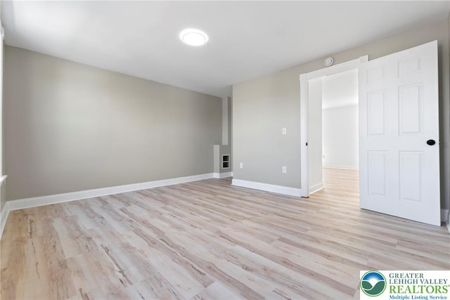 410 E Hamilton St, Allentown City, PA 18109 - spare room with light wood-style floors, baseboards, and a smoke detector