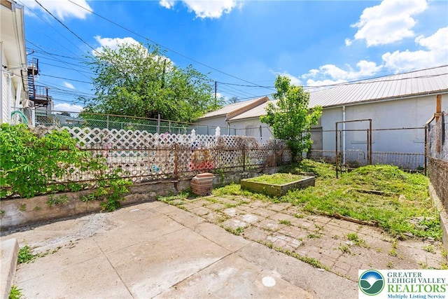410 E Hamilton St, Allentown City, PA 18109 - view of yard featuring a patio area, a garden, and fence