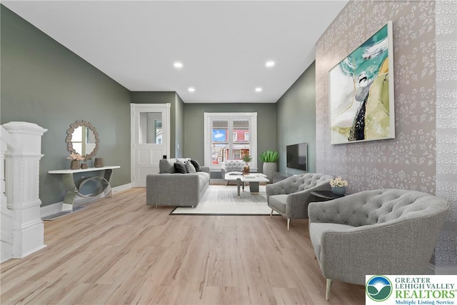 410 E Hamilton St, Allentown City, PA 18109 - living room with wood finished floors, recessed lighting, and baseboards